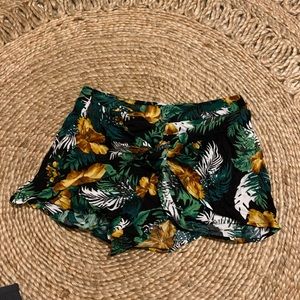 Jungle patterned shorts